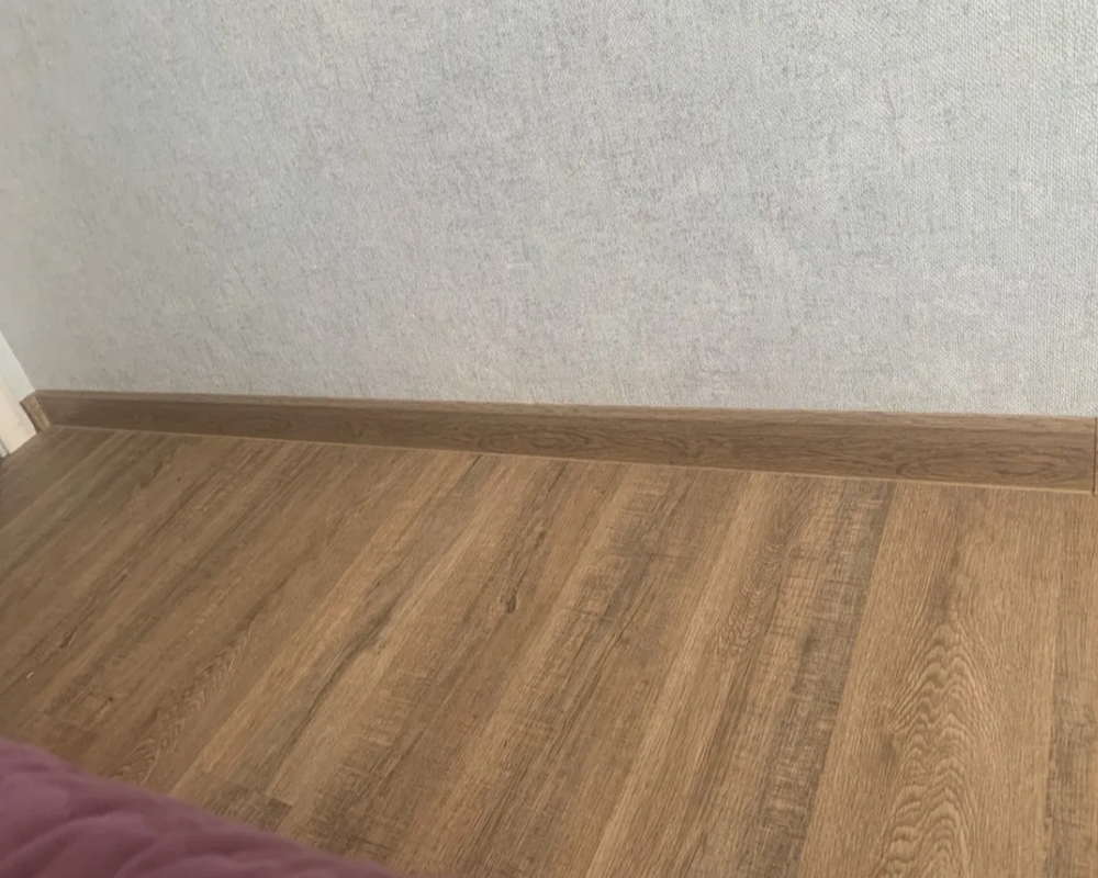 Плинтус ПВХ Cezar матовый с мягким краем HI-LINE PRESTIGE 334 Дуб оливер