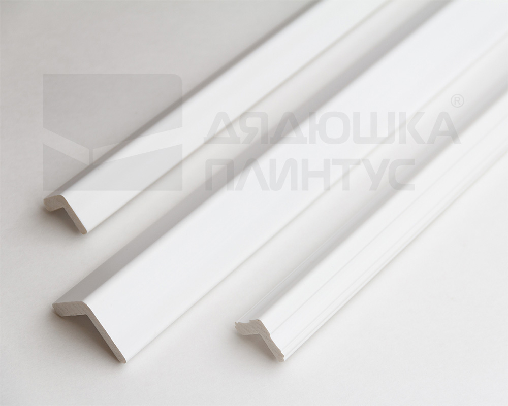 Угол из полистирола высокой плотности HI WOOD C20V2 20мм х 20мм х 2,0м.