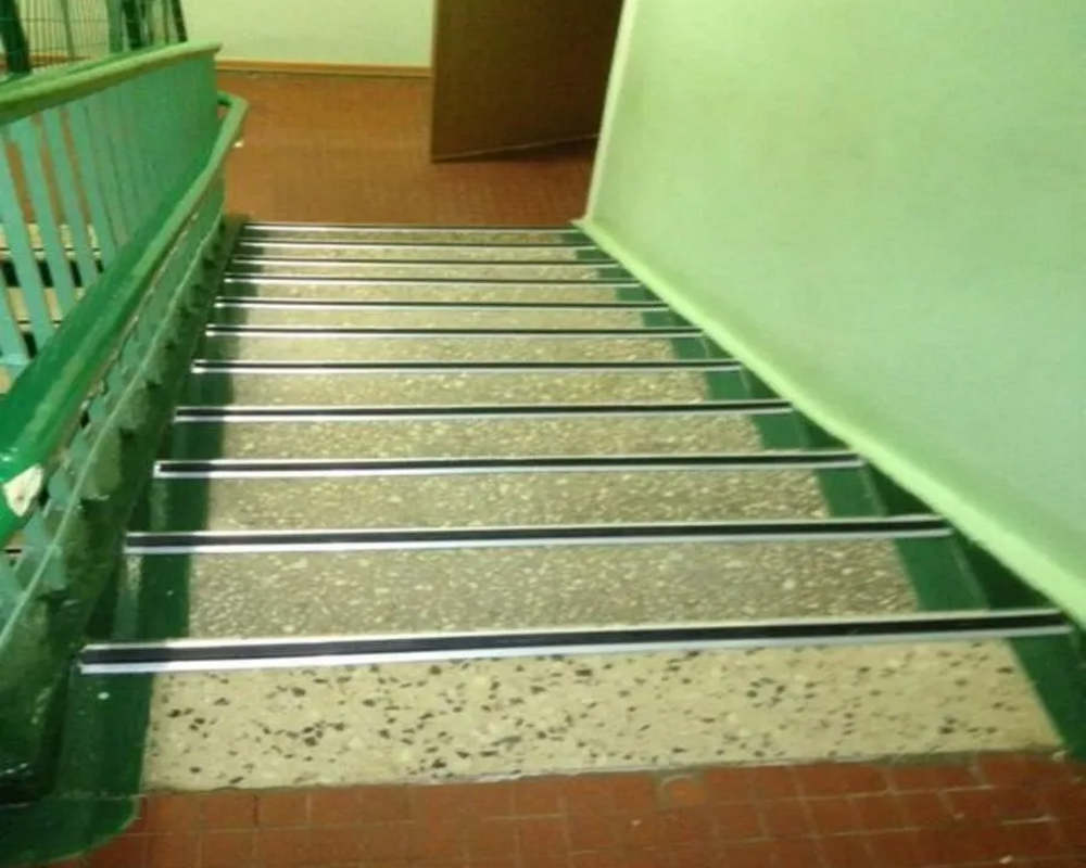 Порог одноуровневый ПС 08.2700.201л Серебро