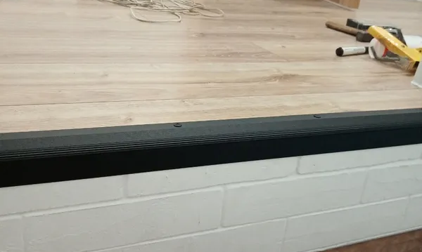 Порог угловой ПУ 04.900.093 Мербау