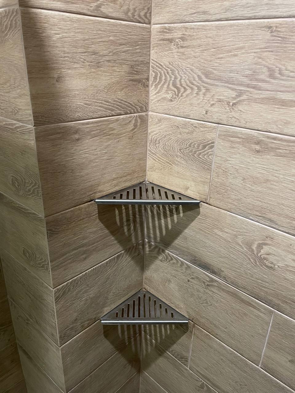 Полка для душа нержавеющая сталь "Дядюшка Плинтус" 50*160*270. RAL 7033