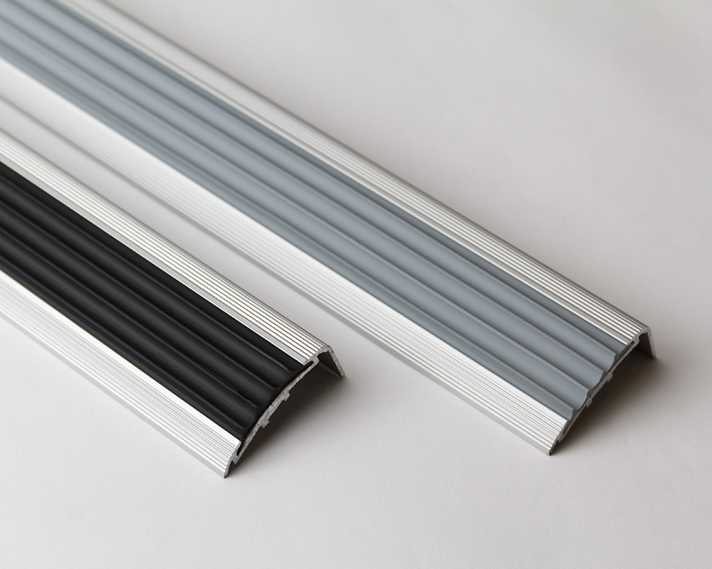 Порог угловой ПУ 71.2700.001ж. Без покрытия