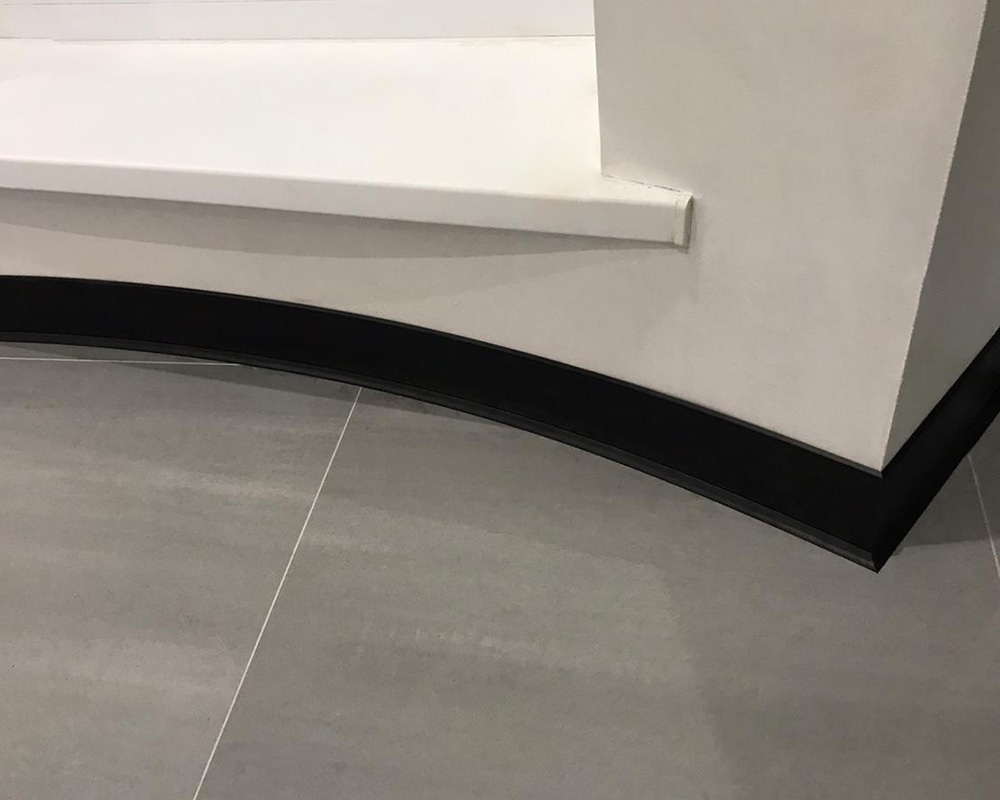 Плинтус ХДФ Dollken S100 100 мм х 2,575м 1001 Чёрный