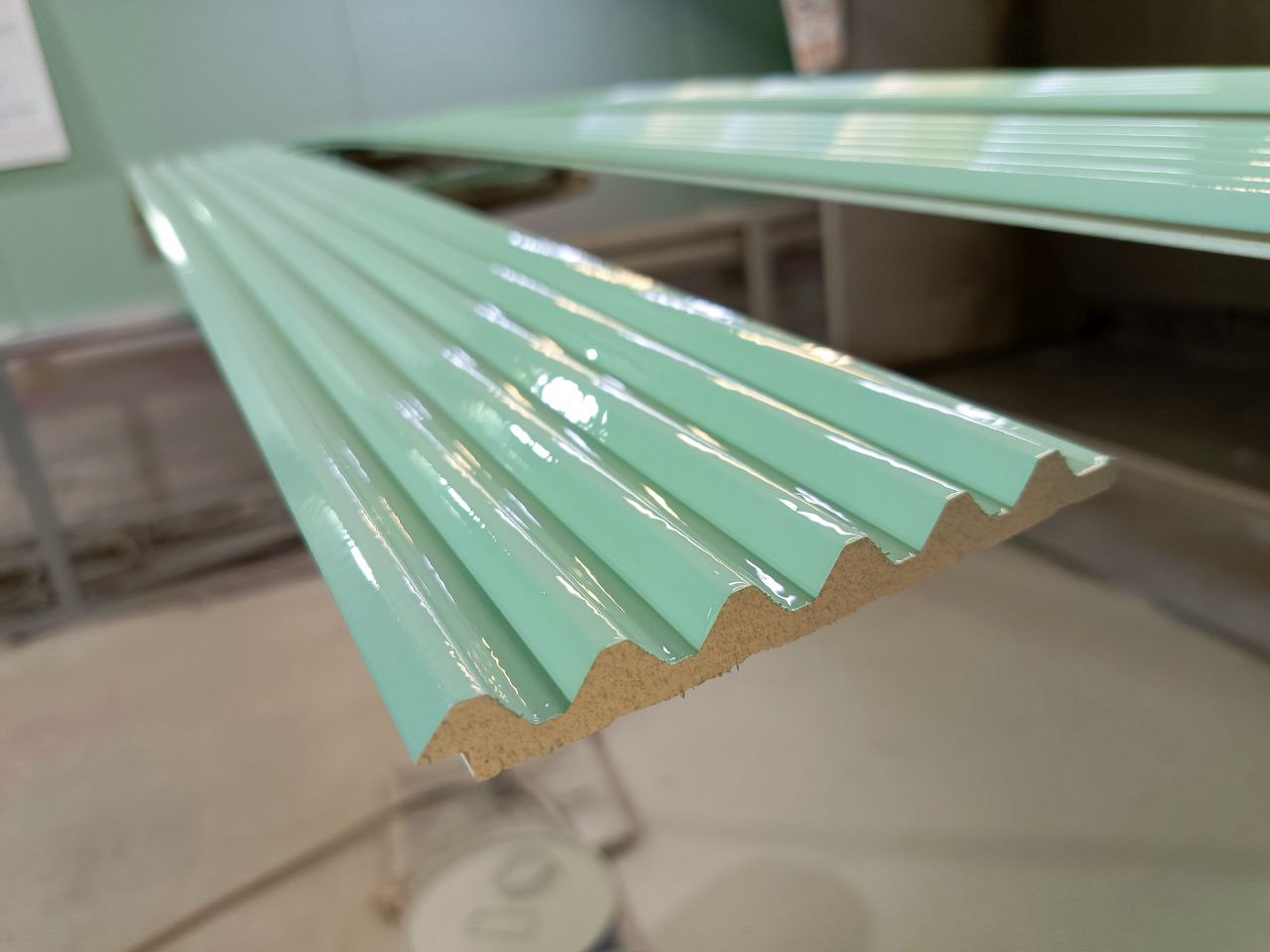 Стеновая панель HI WOOD белая. NP HI WOOD 120,0мм х 12,0мм х 2,7м. Окраска включена в стоимость