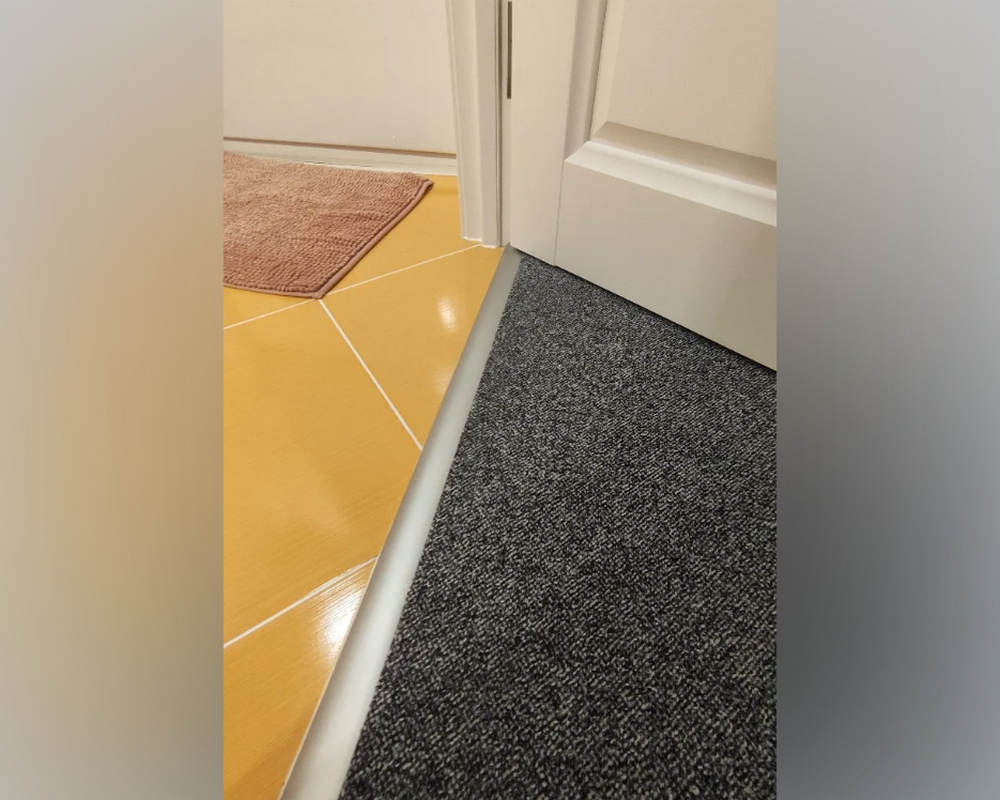 Порог одноуровневый ПС 04-3.1800.01л Серебро