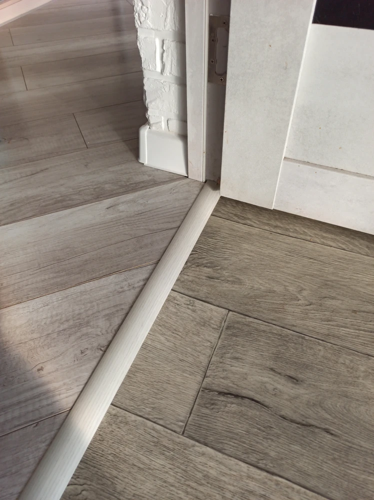 Порог разноуровневый ПР 06.1800.052 Ель дымчатая