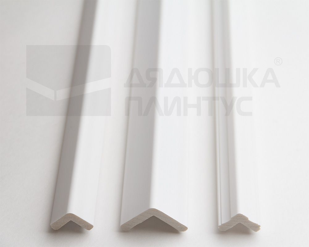 Угол из полистирола высокой плотности HI WOOD C20V2 20мм х 20мм х 2,0м.