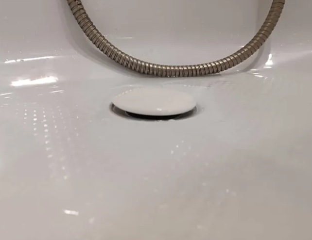 Пробка для ванны акриловая с уплотнителем Черная