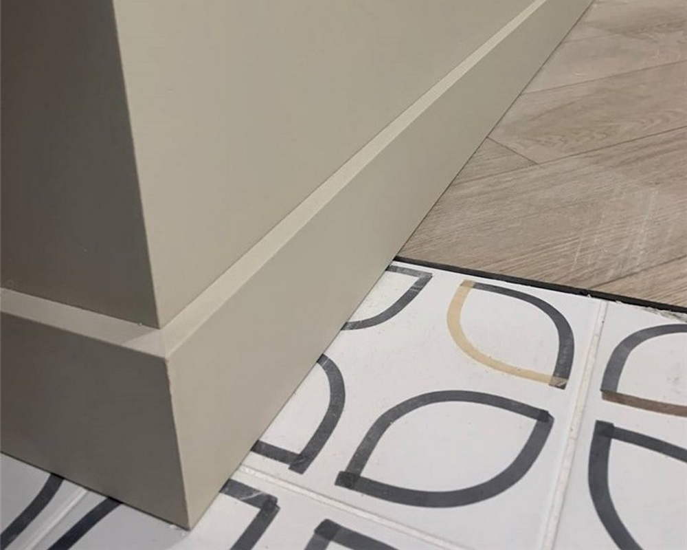 Плинтус напольный Salag Alpha 80*16*2400 мм AP81M2 Серый