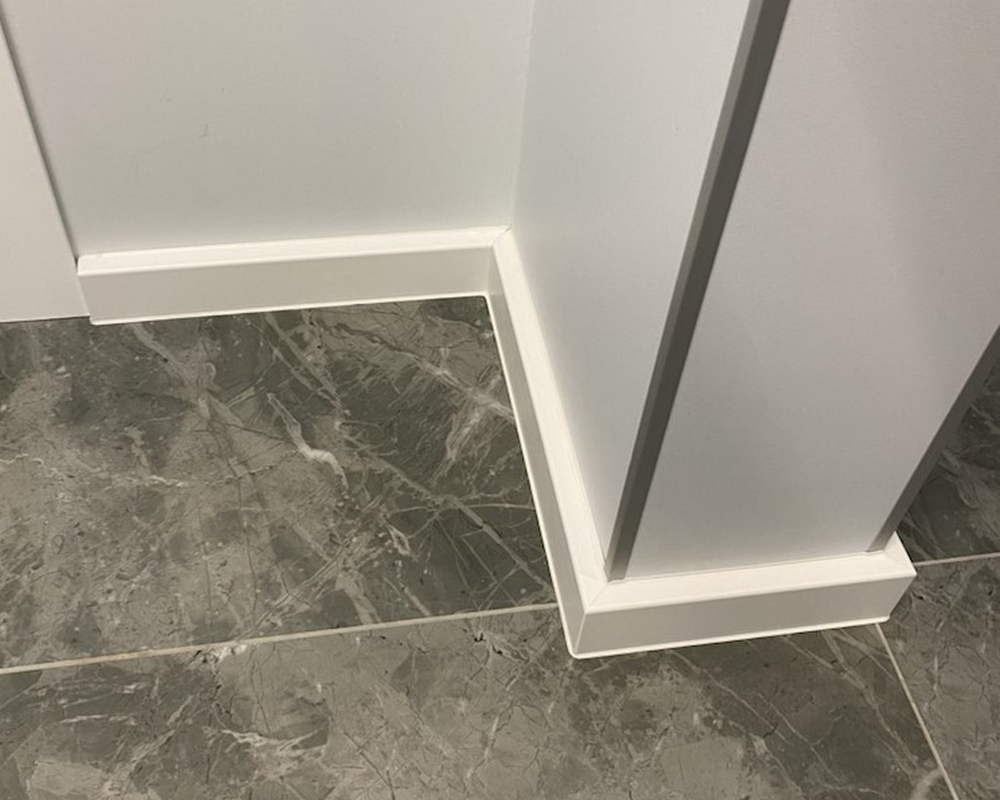 Плинтус ХДФ Dollken Cubu Flex Life XL 60 мм х 2,5 м 5012 Белый