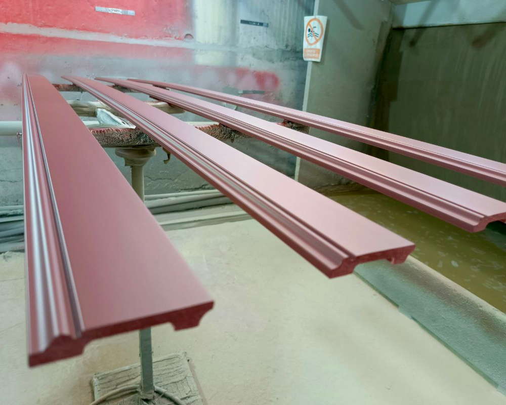 Плинтус СОЛИД 1 UHD 06/105C 105*14*2000. Окраска включена в стоимость