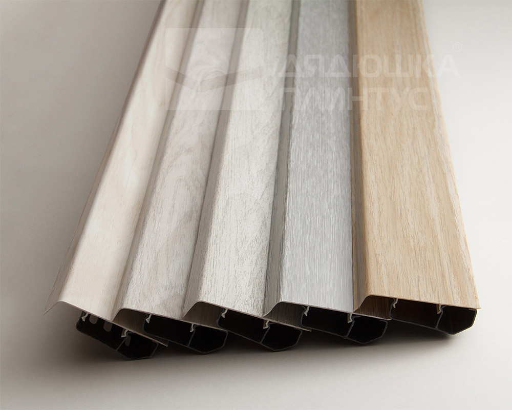 Плинтус ПВХ Волшебная палочка 70мм Home 2,2м 7031