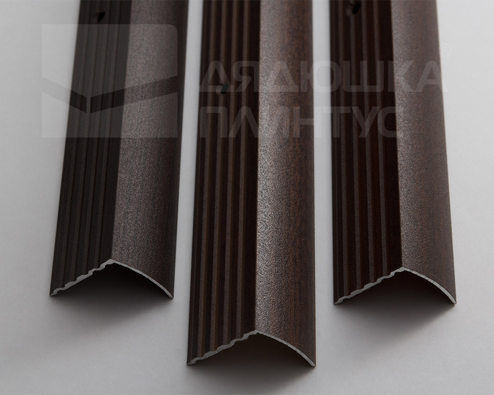 Порог угловой ПУ 04.1800.085 Клен