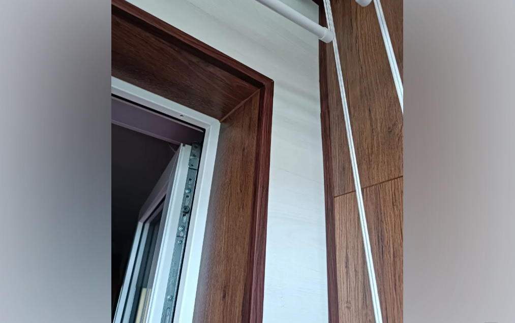 Угол декоративный 30х30 Уп 12-27.2700.595 Дуб венге