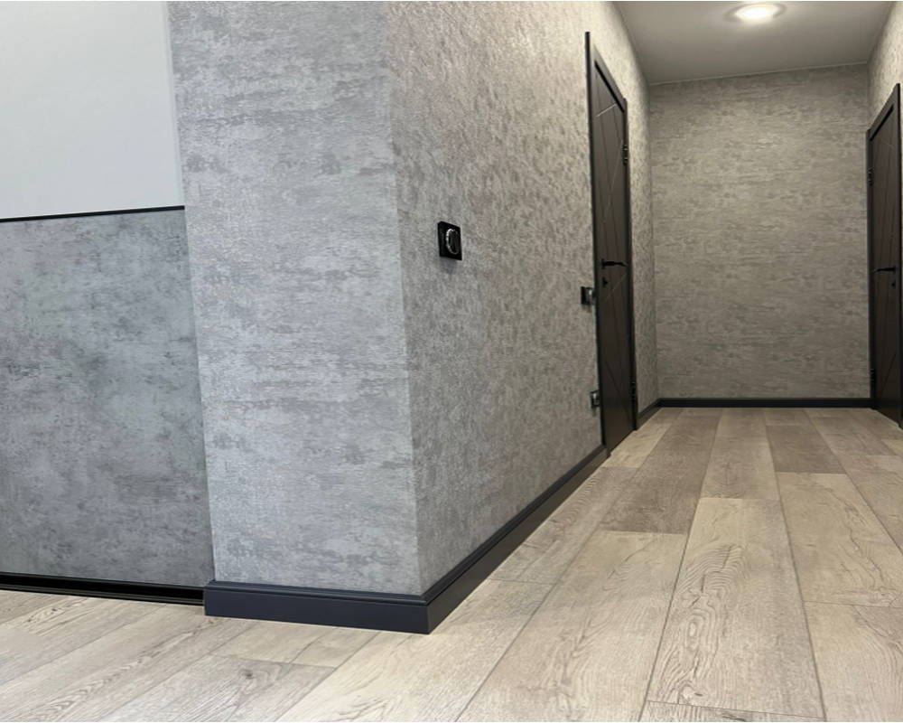 Плинтус ПОЛИСТИРОЛ HI WOOD W009R 100мм х 25мм х 2,0м. Окраска включена в стоимость