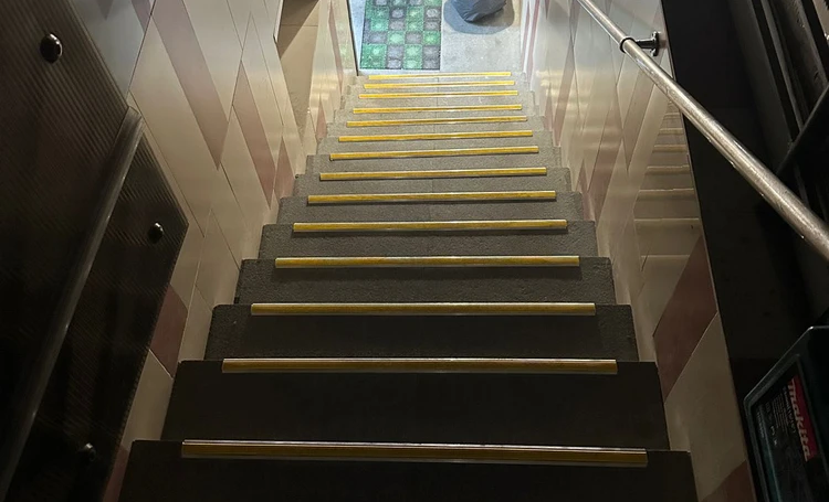 Порог угловой ПУ 70.1800.001ч Алюминий