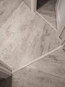 Алюминиевый составной порог Progress 10/12*25мм Черное тиснение PINYC46W 09