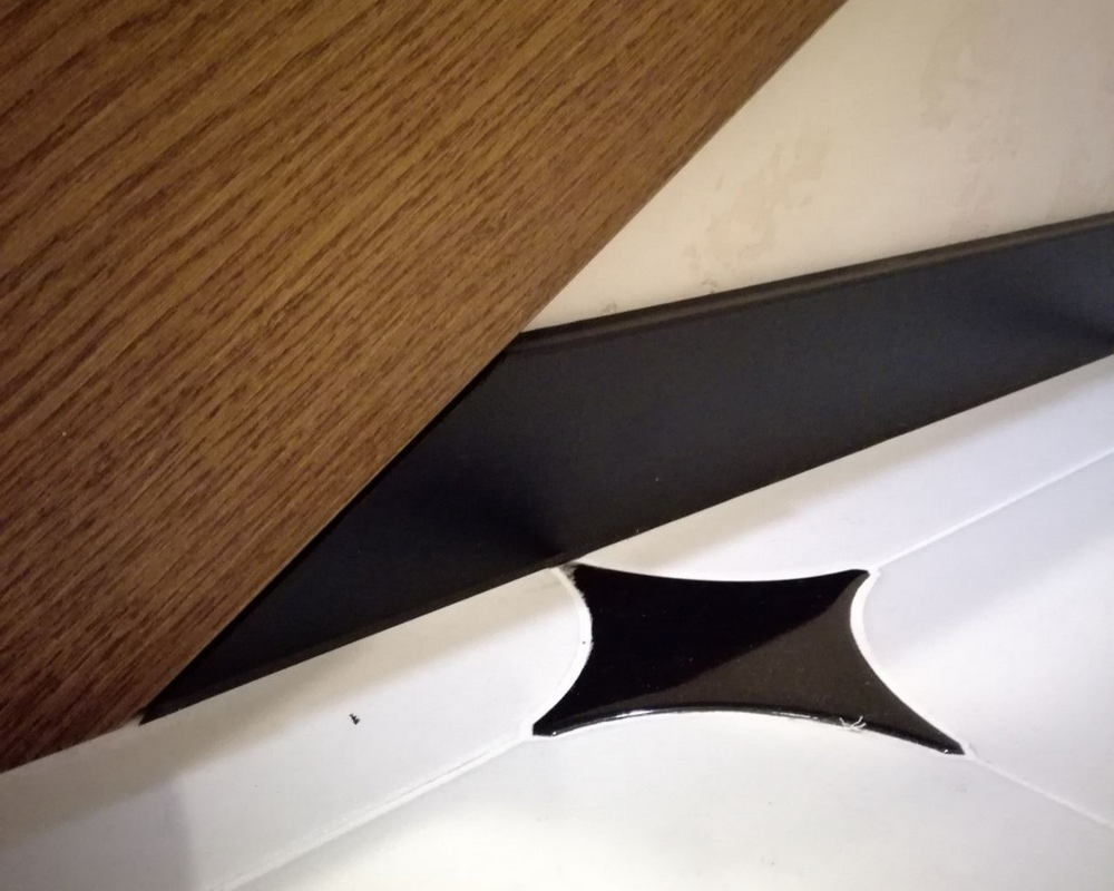 Плинтус ХДФ Dollken Cubu Flex Life 80мм х 2,5 м 0110 Черный