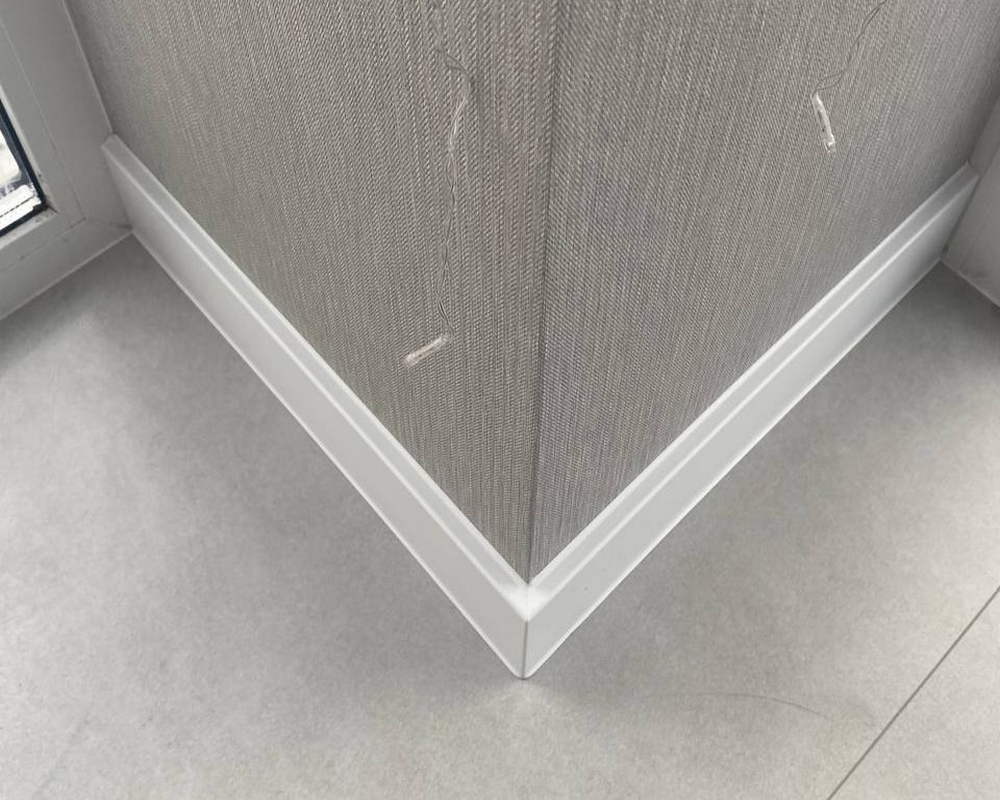 Плинтус ХДФ Dollken Cubu Flex Life XL 80 мм х 2,5 м 5012 Белый