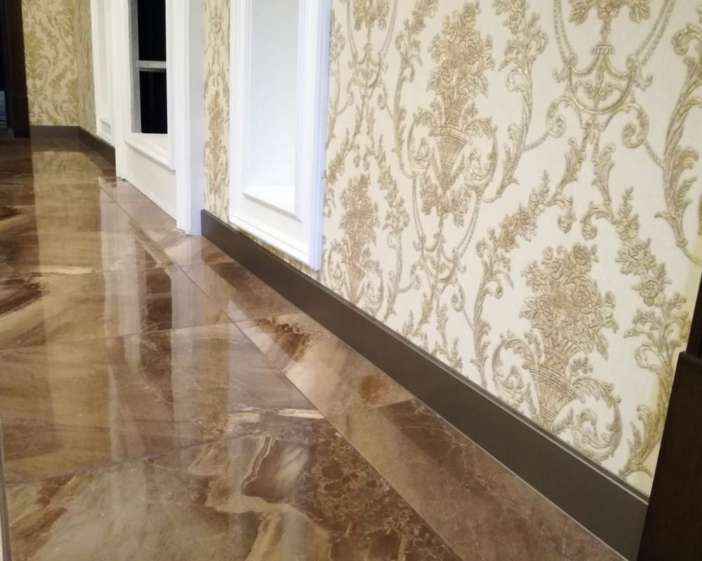 Плинтус ХДФ Dollken Cubu Flex Life 40мм х 11/13мм х 2,5 м 1246 Платинум Сильвер