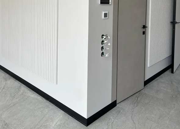 Плинтус алюминиевый Пл 60.2500.15к Черный