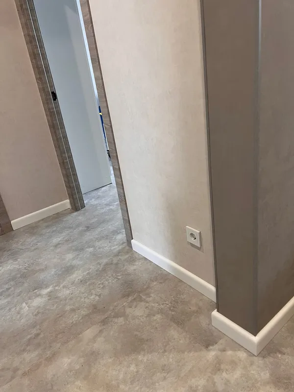 Угол наружный алюминиевый УО 18-27.2700.R173