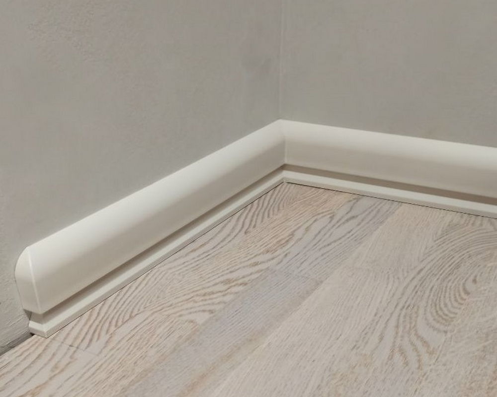 Плинтус из полистирола высокой плотности HI WOOD под подсветку LB99 99,0мм х 16,5мм х 2,0м.