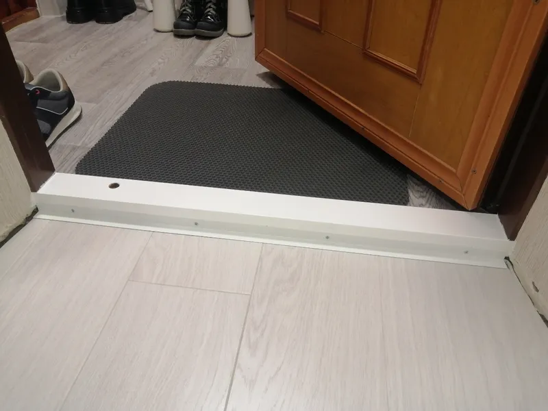 Порог угловой ПУ 05-1.1800.057 0,9 м Бетон айс. Цена за 6 штук