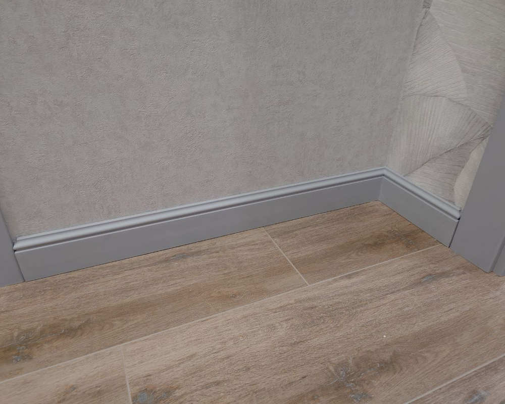 Плинтус ПОЛИСТИРОЛ HI WOOD B80C 80мм х 11мм х 2,0м. Окраска включена в стоимость