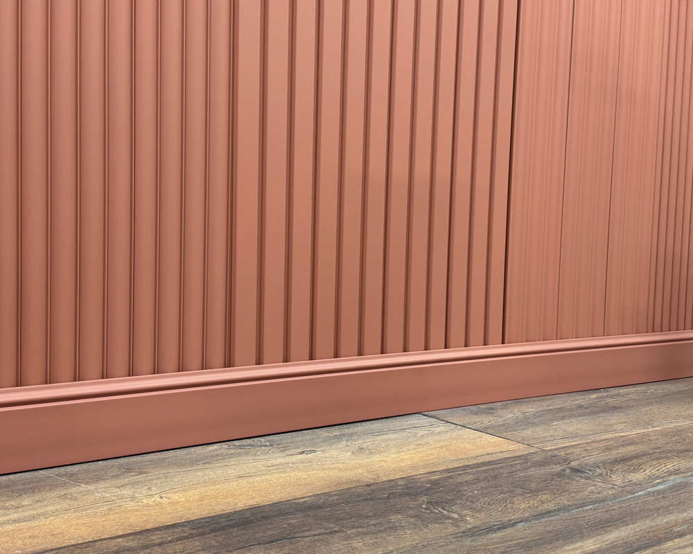 Плинтус ПОЛИСТИРОЛ HI WOOD B80C 80мм х 11мм х 2,0м. Окраска включена в стоимость