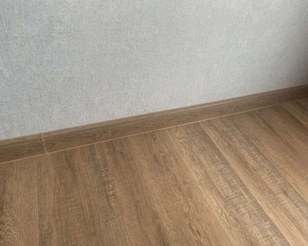 Плинтус ПВХ Salag Lima 72мм 2,5м LY0001 Дуб Сканди