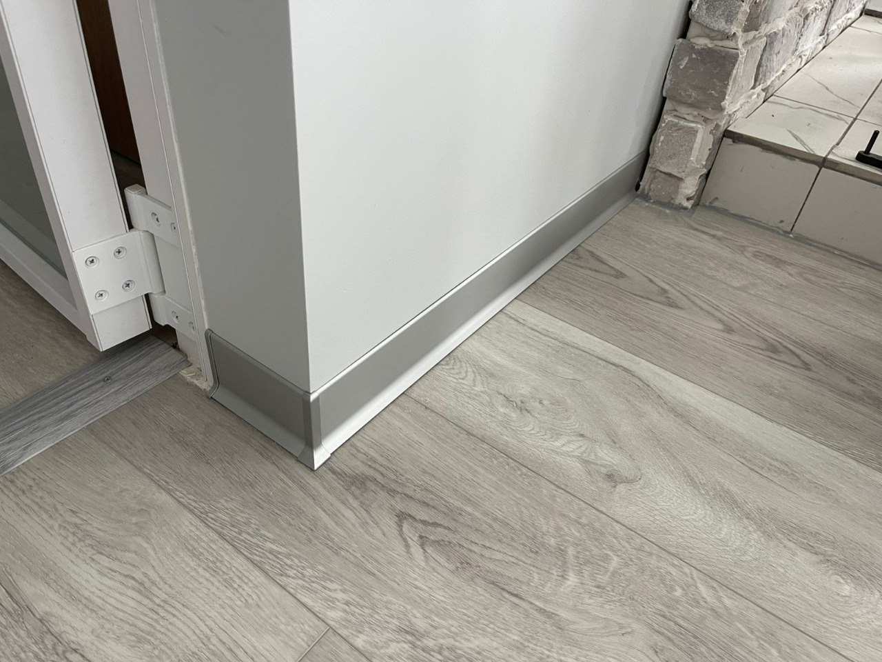 Плинтус алюминиевый Волшебная палочка 40 мм 3,0 м Серебро матовое