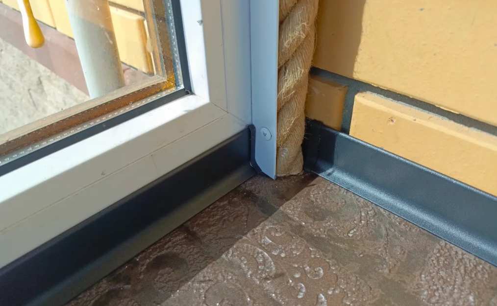 Плинтус алюминиевый Пл 60.2500.15к Черный