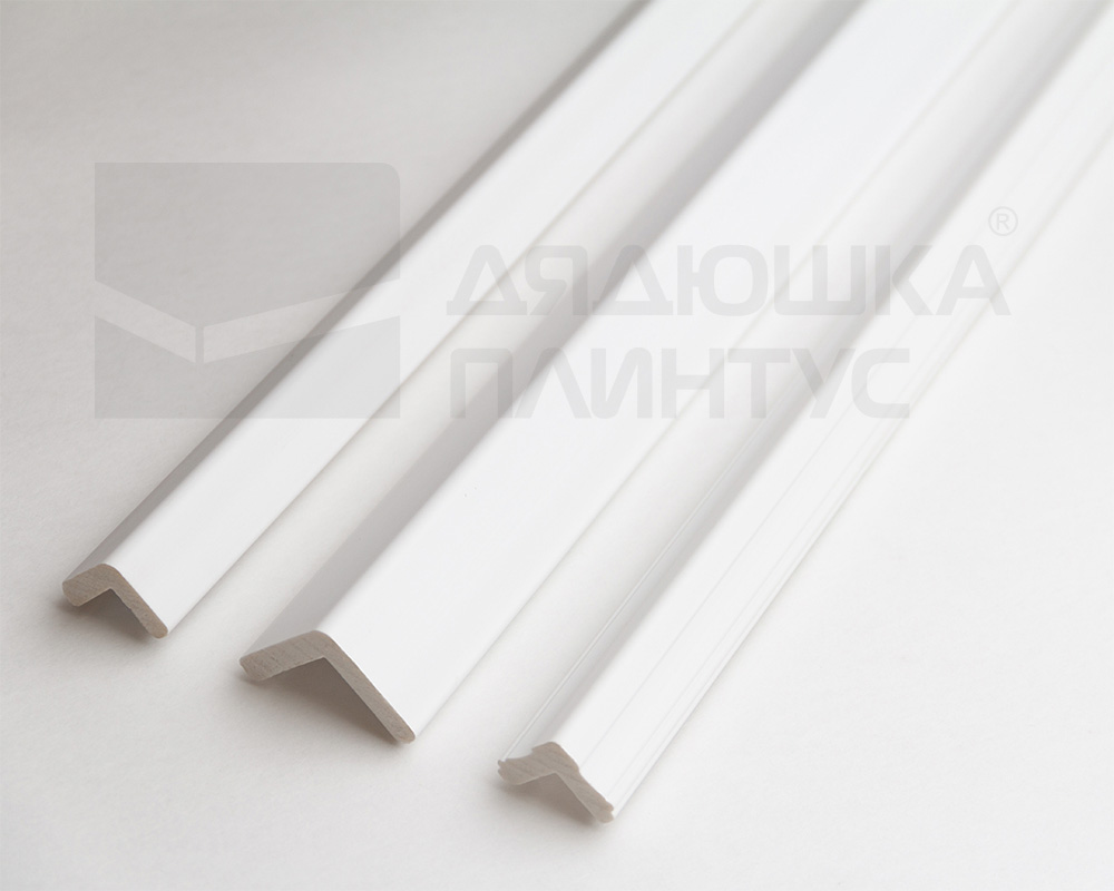 Угол из полистирола высокой плотности HI WOOD C20V2 20мм х 20мм х 2,0м.