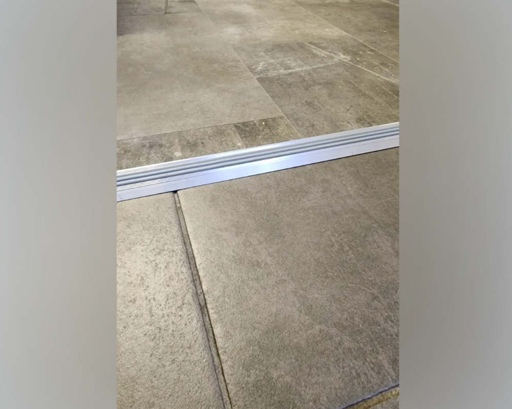 Порог одноуровневый ПС 08.2700.201л Серебро