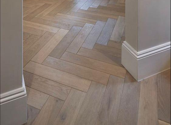 Плинтус из полистирола высокой плотности HI WOOD B140 140мм х 17.5мм х 2,0м.