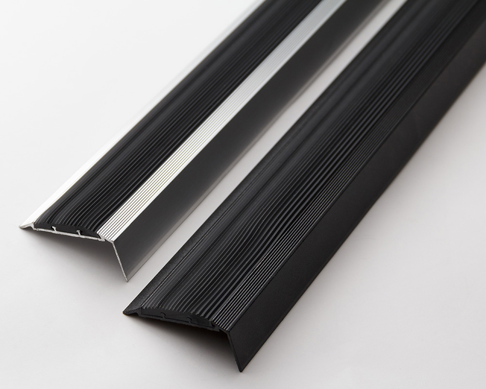 Порог угловой ПУ 70.1800.001ч Алюминий