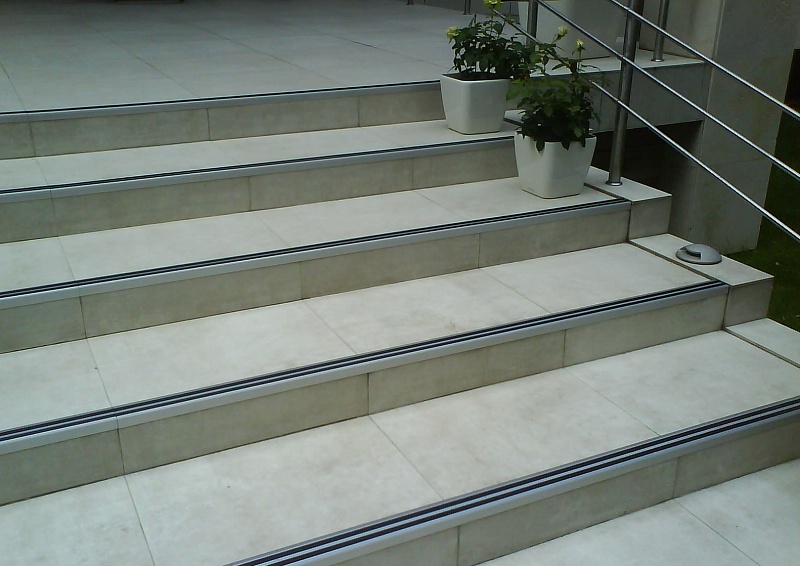 Порог угловой ПУ 71.900.02л Золото