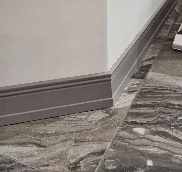 Плинтус из полистирола высокой плотности HI WOOD W009R 100мм х 25мм х 2,0м.