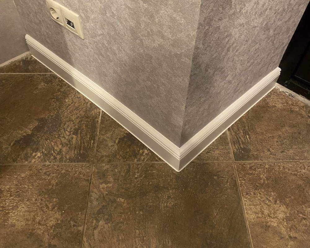 Плинтус ХДФ Dollken Cubu Hamburg Style 100 мм х 2,5 м 5012 Белый