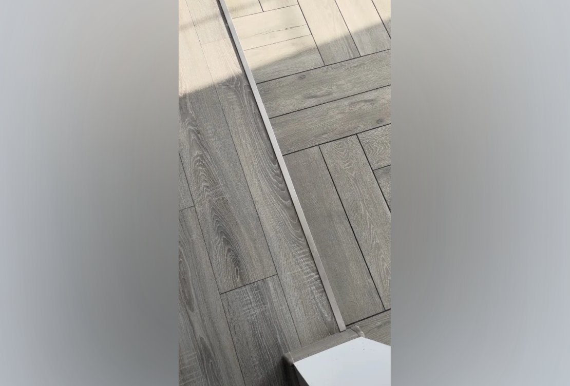 PV101-03 Профиль T-образный плоский BS Серебро блестящее 10мм х 2.7м