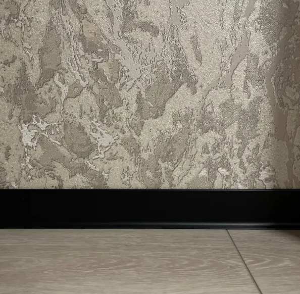 Плинтус алюминиевый Волшебная палочка 100 мм 3,0 м Чёрный матовый