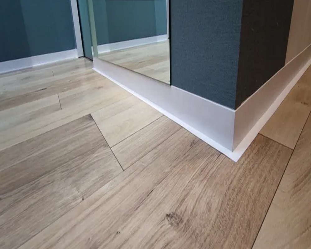 Плинтус эластичный на клеевой основе ПВХ Dollken WLK20 20мм х 15мм. 1137 Белый