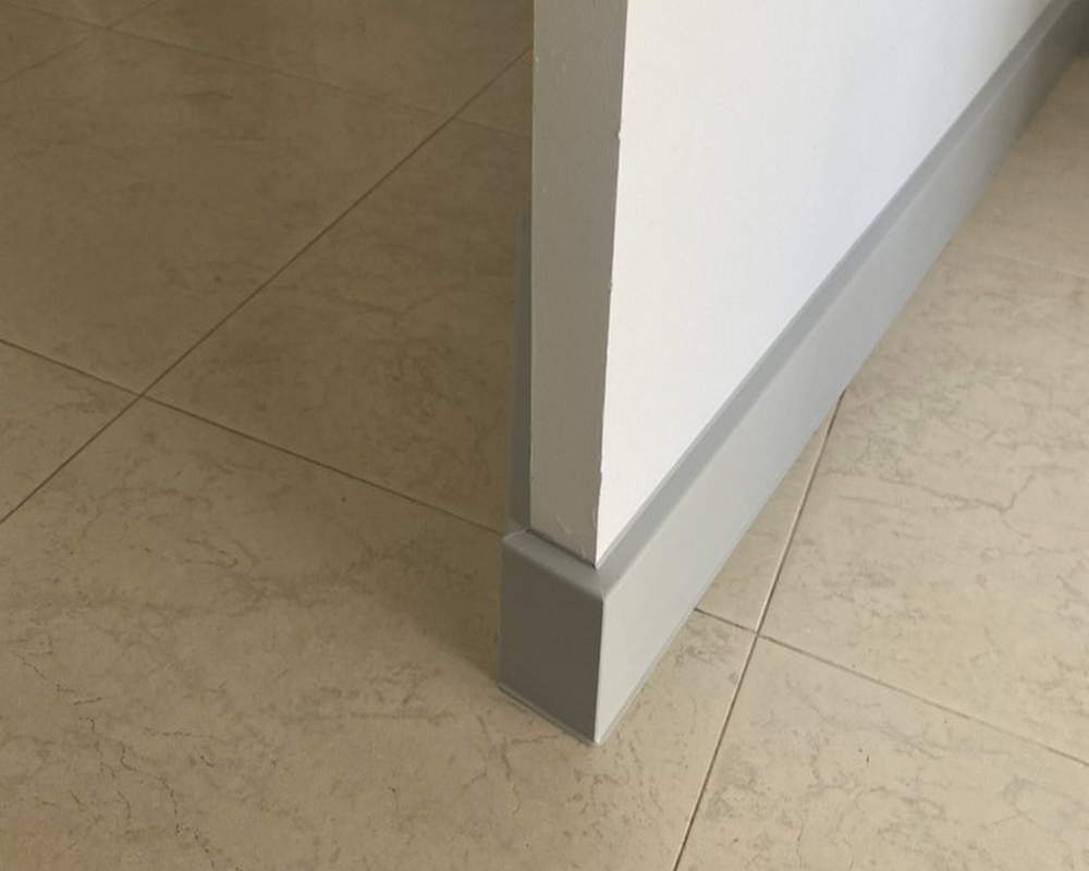 Плинтус ХДФ Dollken Cubu Flex Life 80мм х 2,5 м 1012 Светло-серый