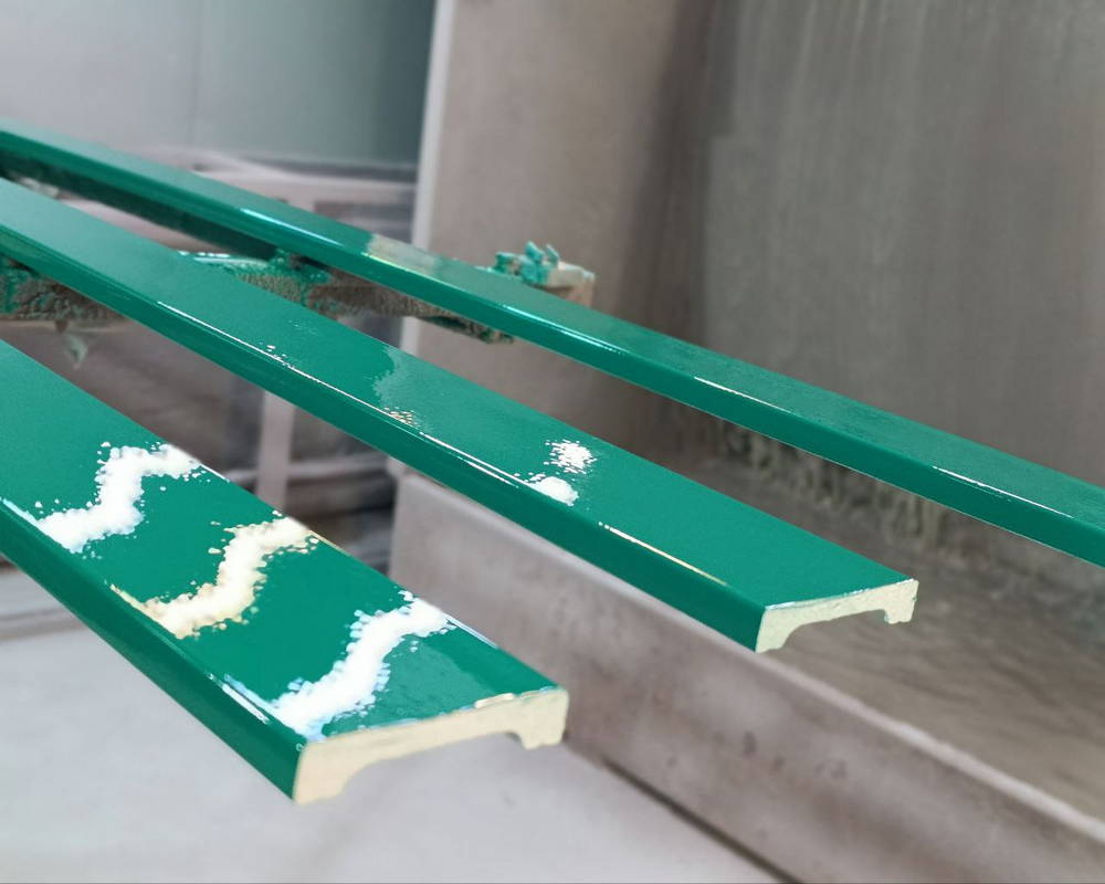 Плинтус полистирол Волшебная Палочка MSPOL 108 40*10*2000 Окраска включена в стоимость