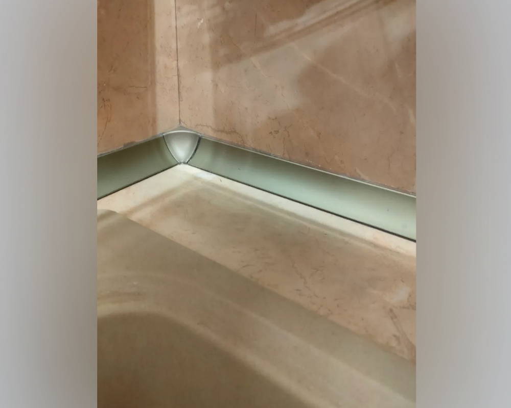 Плинтус для столешниц вогнутый Алюминий Волшебная палочка 30*30 3,05м Бронза