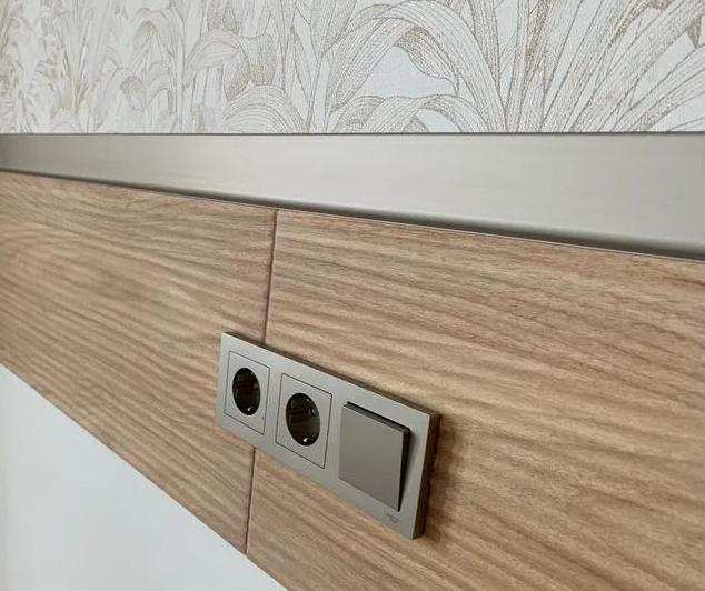 Плинтус алюминиевый Волшебная Палочка 100мм 3,0м Шампань матовая