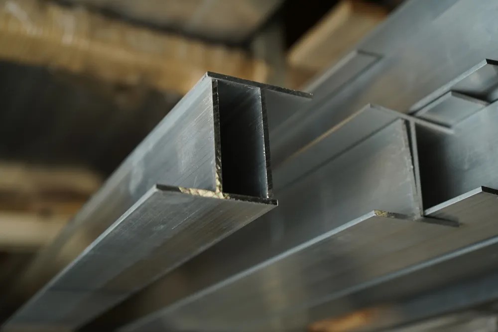 Тавр 25х25 мм Тп 05.2000.502л Золото. Цена за 5 штук.