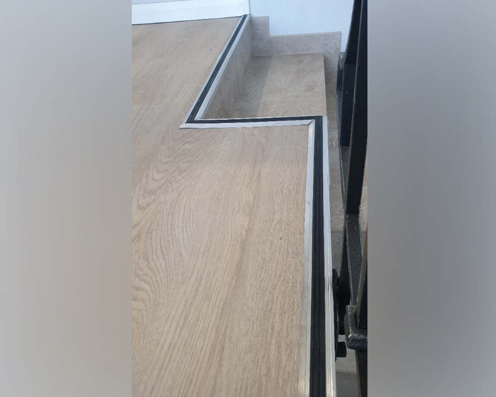 Порог одноуровневый ПС 08.1800.01лч Серебро