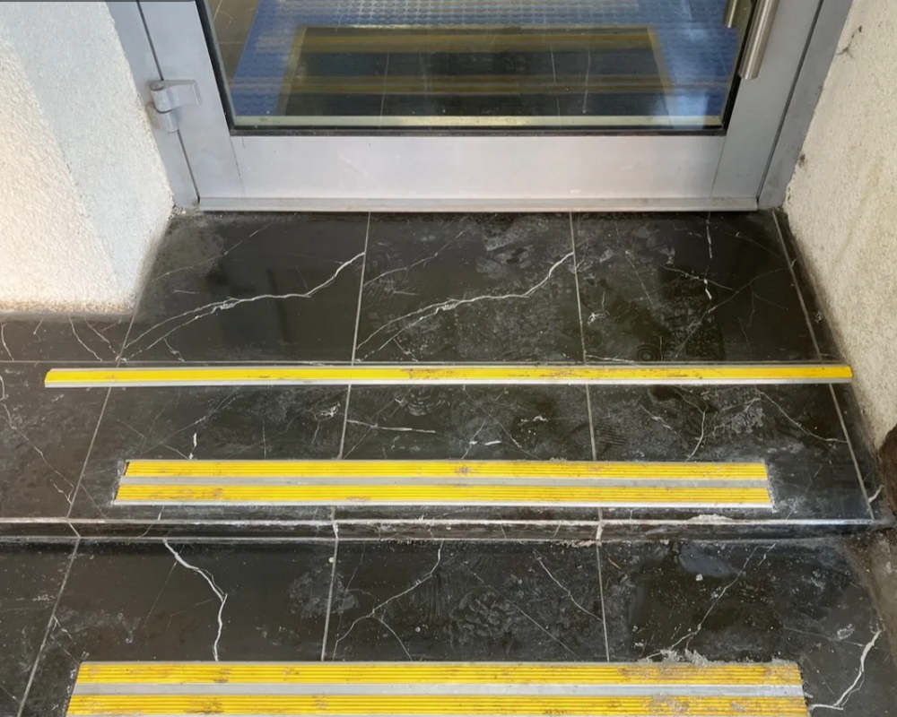 Порог одноуровневый ПС 08-1.1800.001ч Без покрытия